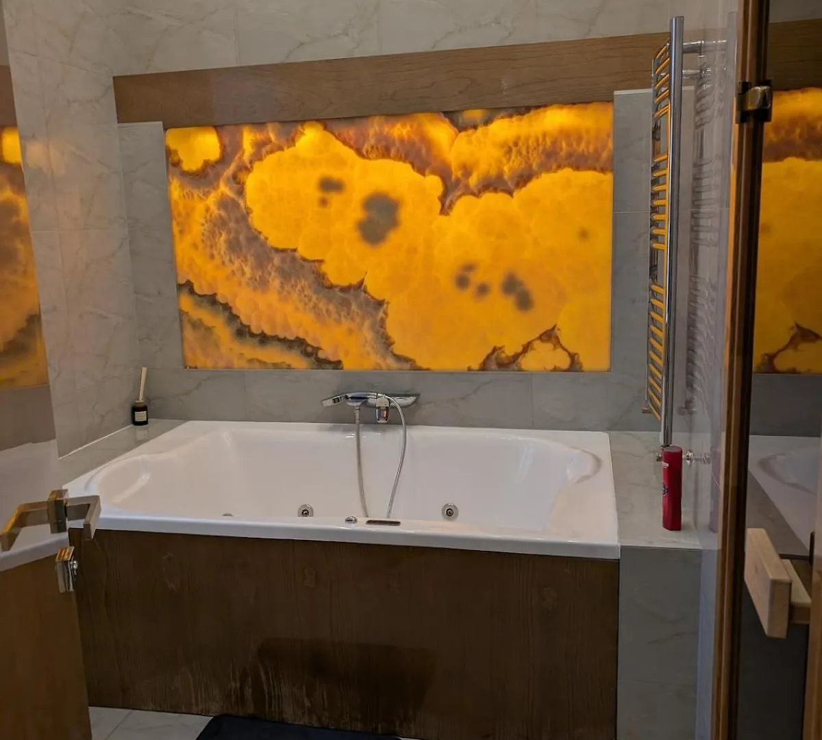 Apartamento Heart Of Downtown Budapest Luxury Condo, Private Spa, Home Cinema, Patio