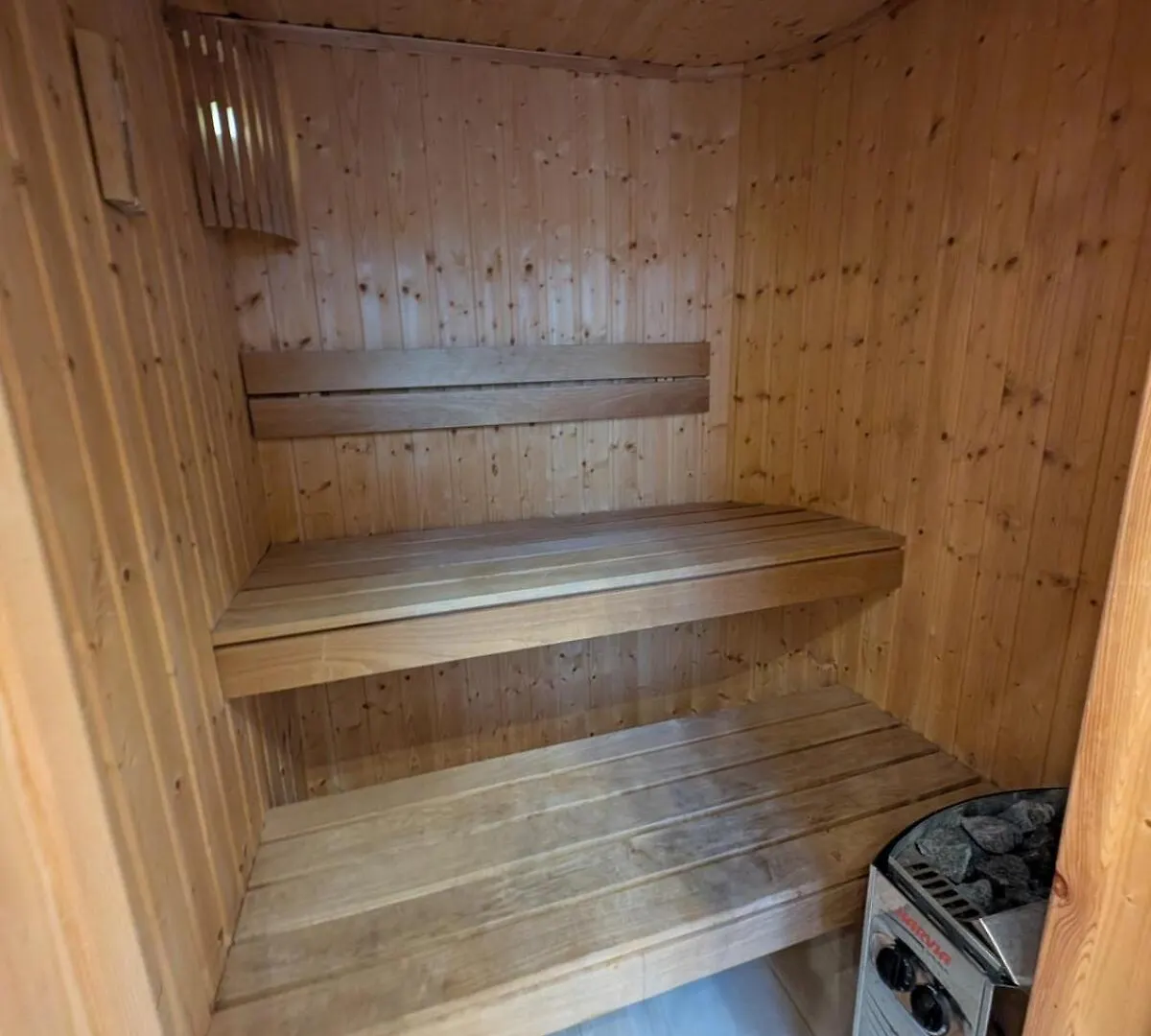 Heart Of Downtown Budapest Luxury Condo, Private Spa, Home Cinema, Patio Hungria
