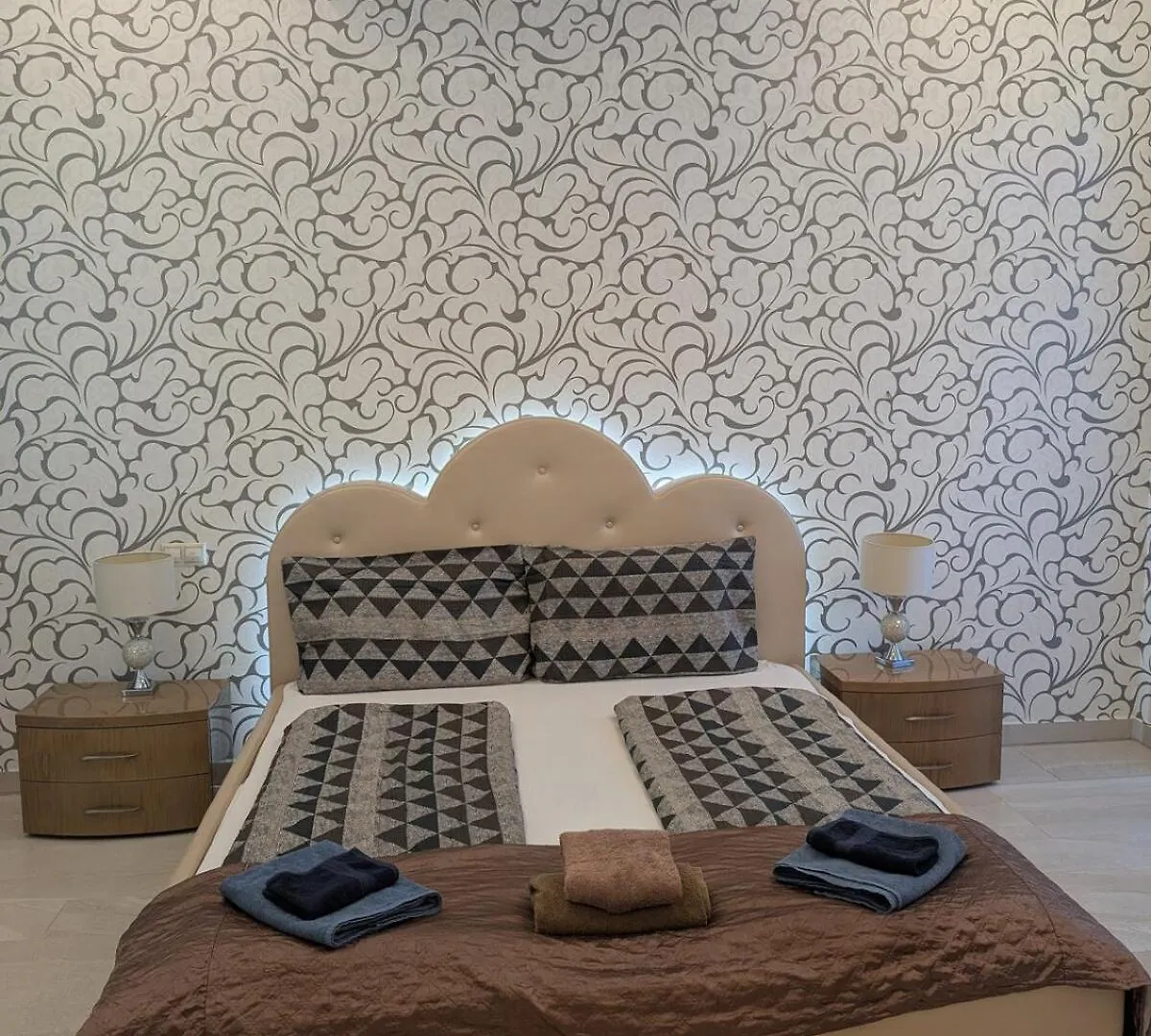 Heart Of Downtown Budapest Luxury Condo, Private Spa, Home Cinema, Patio Apartamento