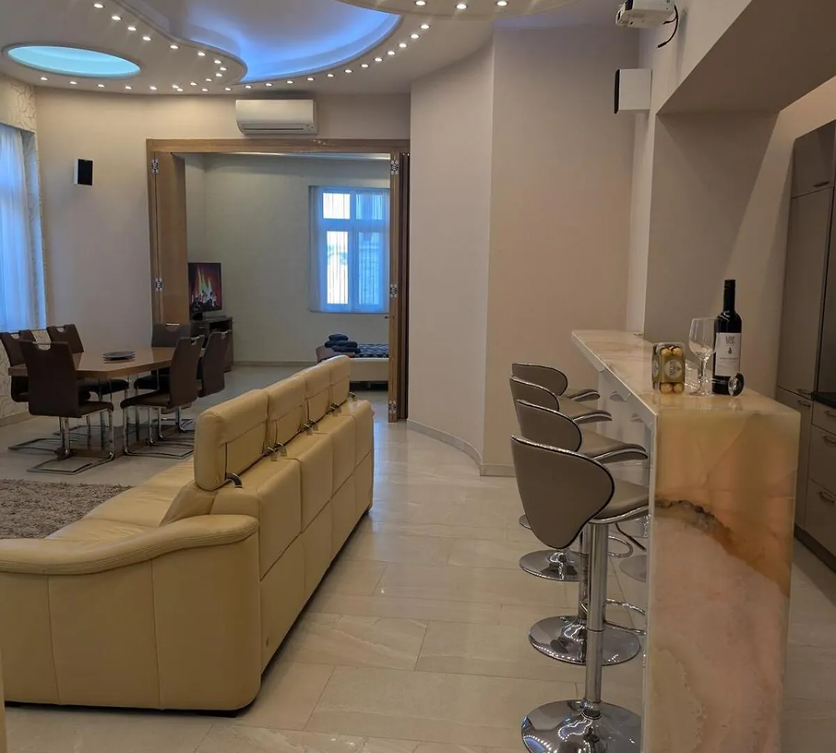 Heart Of Downtown Budapest Luxury Condo, Private Spa, Home Cinema, Patio Apartamento