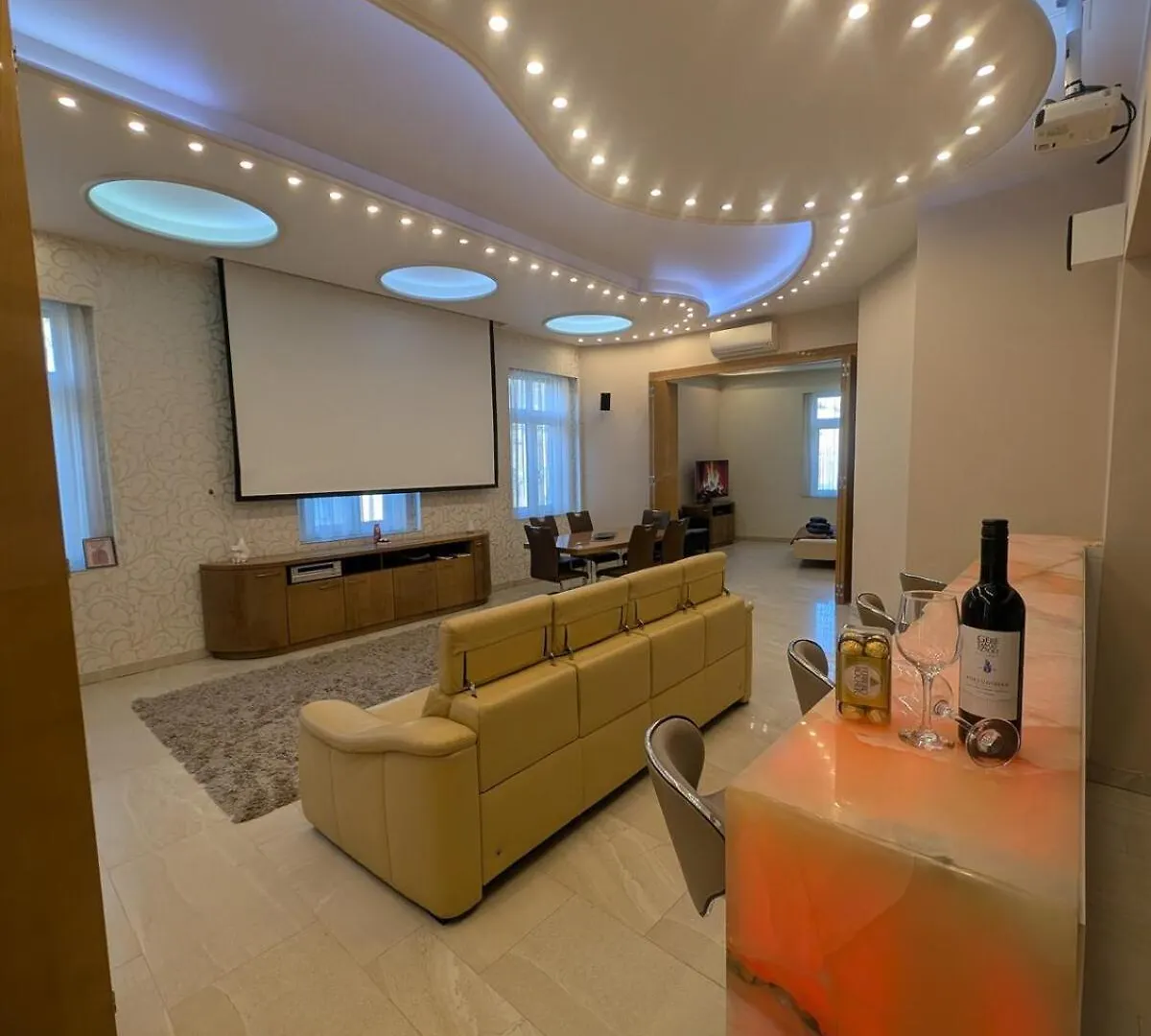 Heart Of Downtown Budapest Luxury Condo, Private Spa, Home Cinema, Patio